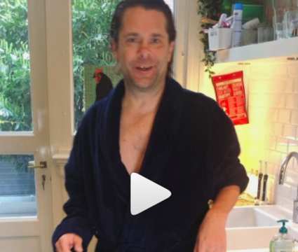 Handen wassen met Hans Teeuwen