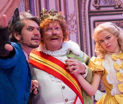 De gelaarsde poes met o.a. Arjan Ederveen, Alex Klaasen en Wart Kamps.